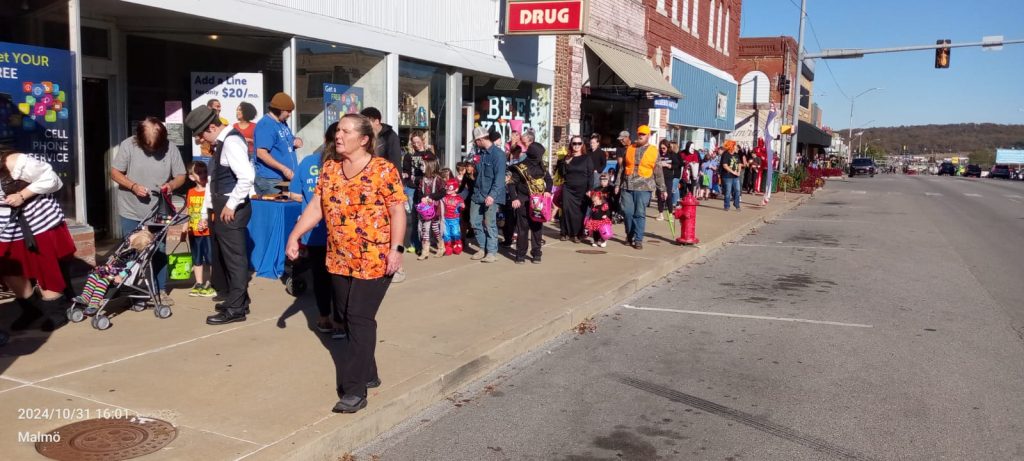 Henryetta Main Street Halloween Brings Festive Fun and Community Spirit (1)
