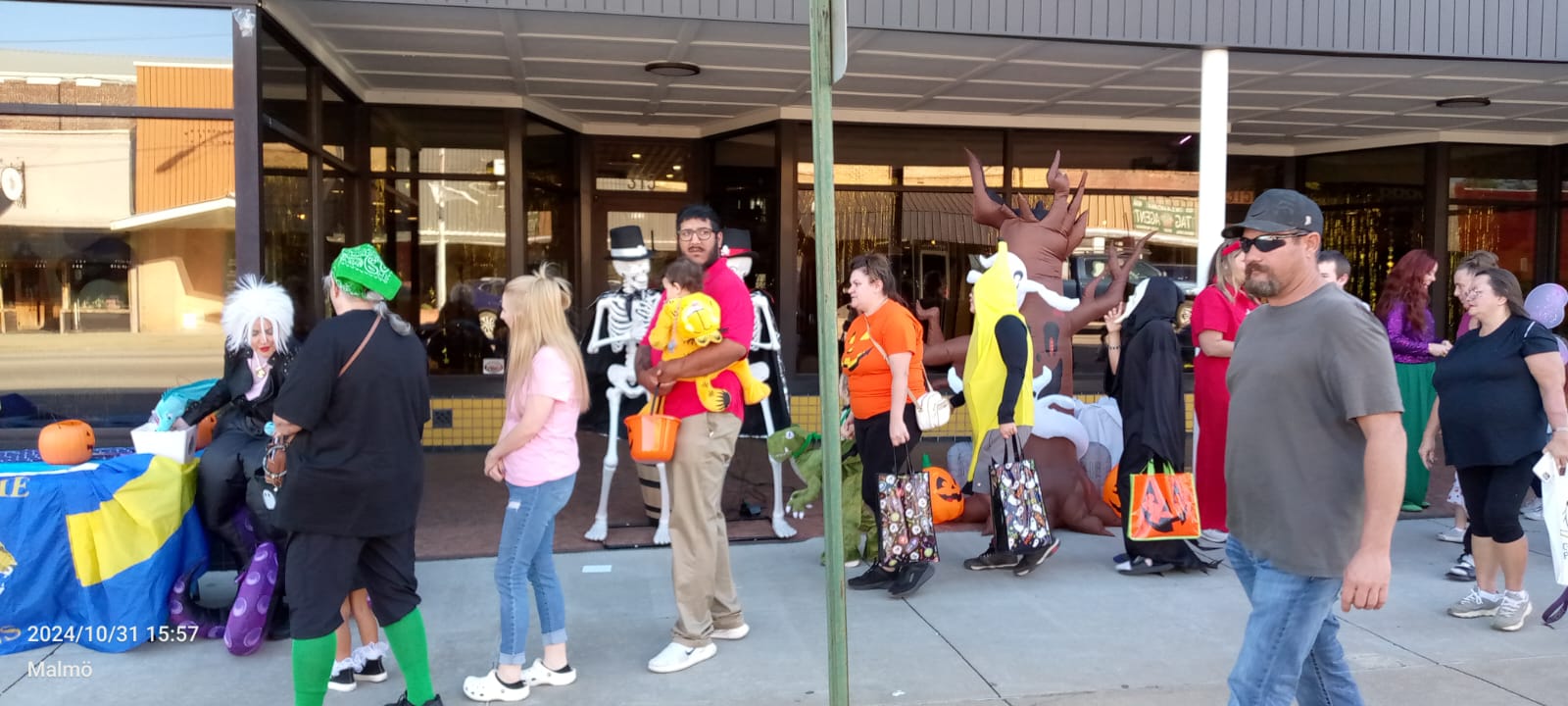 Henryetta Main Street Halloween Brings Festive Fun and Community Spirit (8)