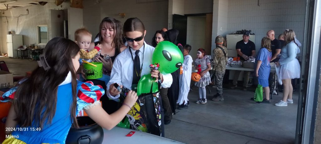 Henryetta Main Street Halloween Brings Festive Fun and Community Spirit (6)