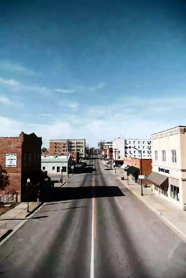 Vertical photo of commercial buildings in downtown Weatherford Oklahoma